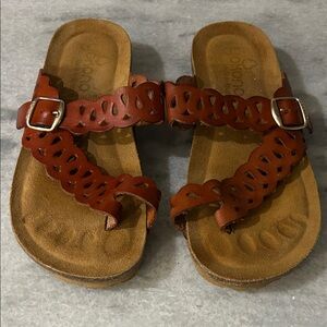Soft comfy leather Sandals with Cutout Design & gold buckle. Made in Spain sz7.5